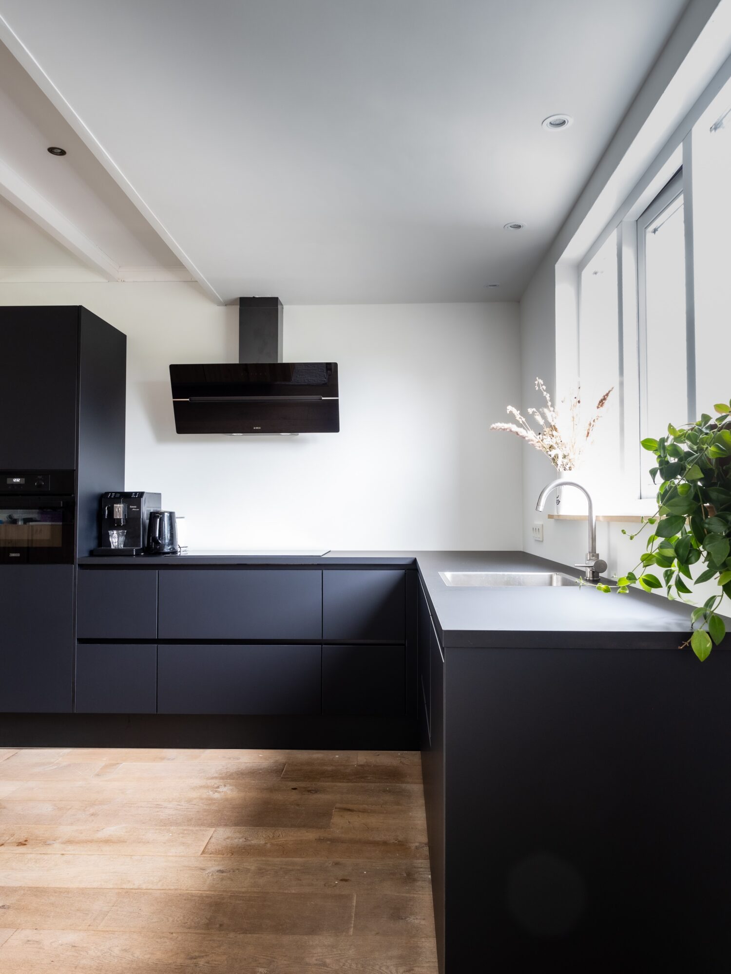 Design inspiration Effortlessly Sophisticated Black Kitchens 🖤